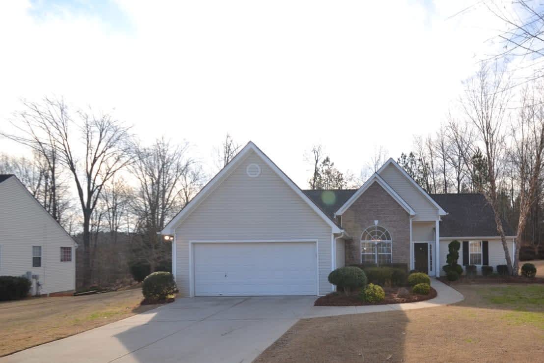 2405 Pemberton Pt, Buford photo 1