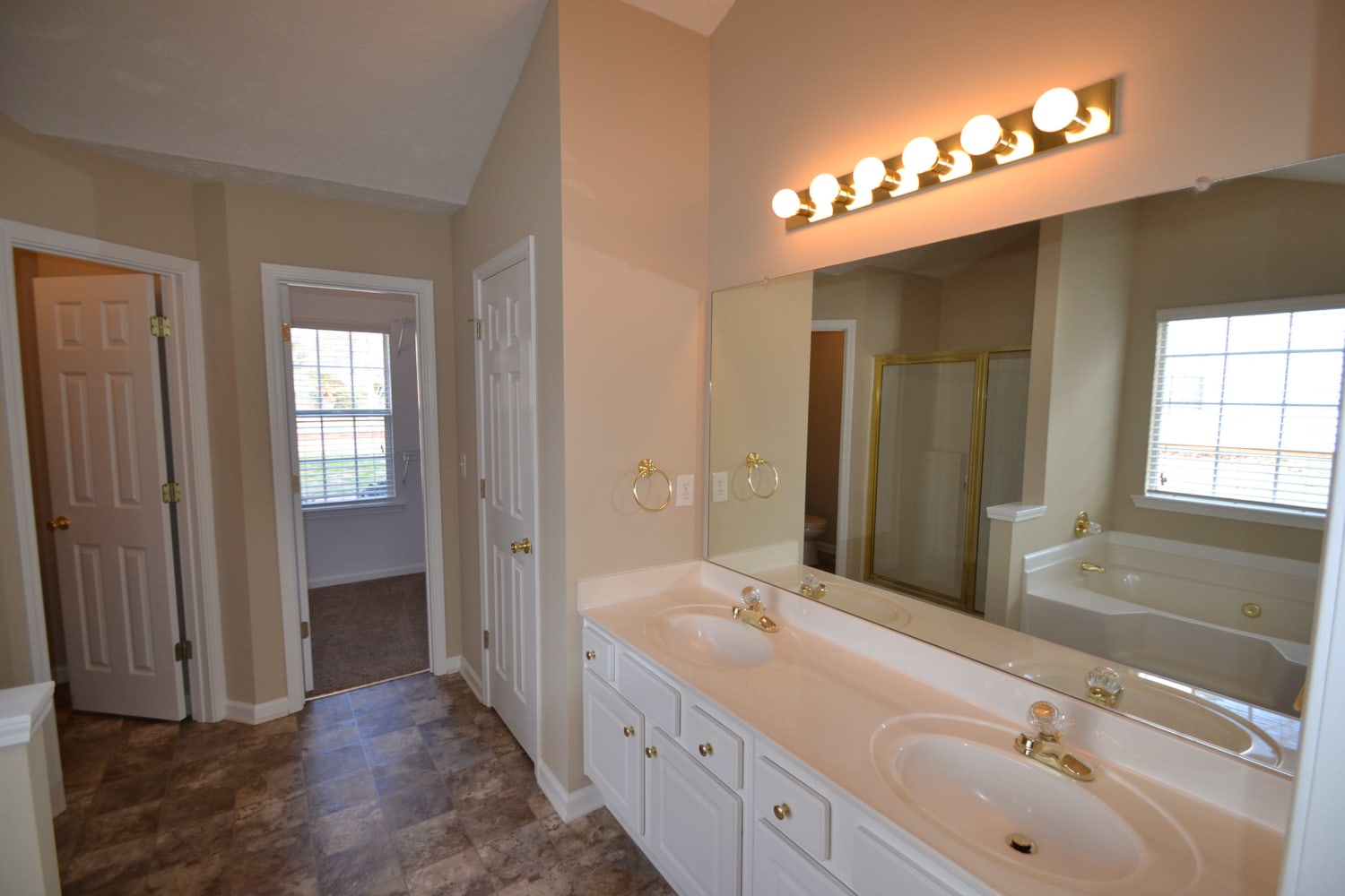 2405 Pemberton Pt, Buford photo 11
