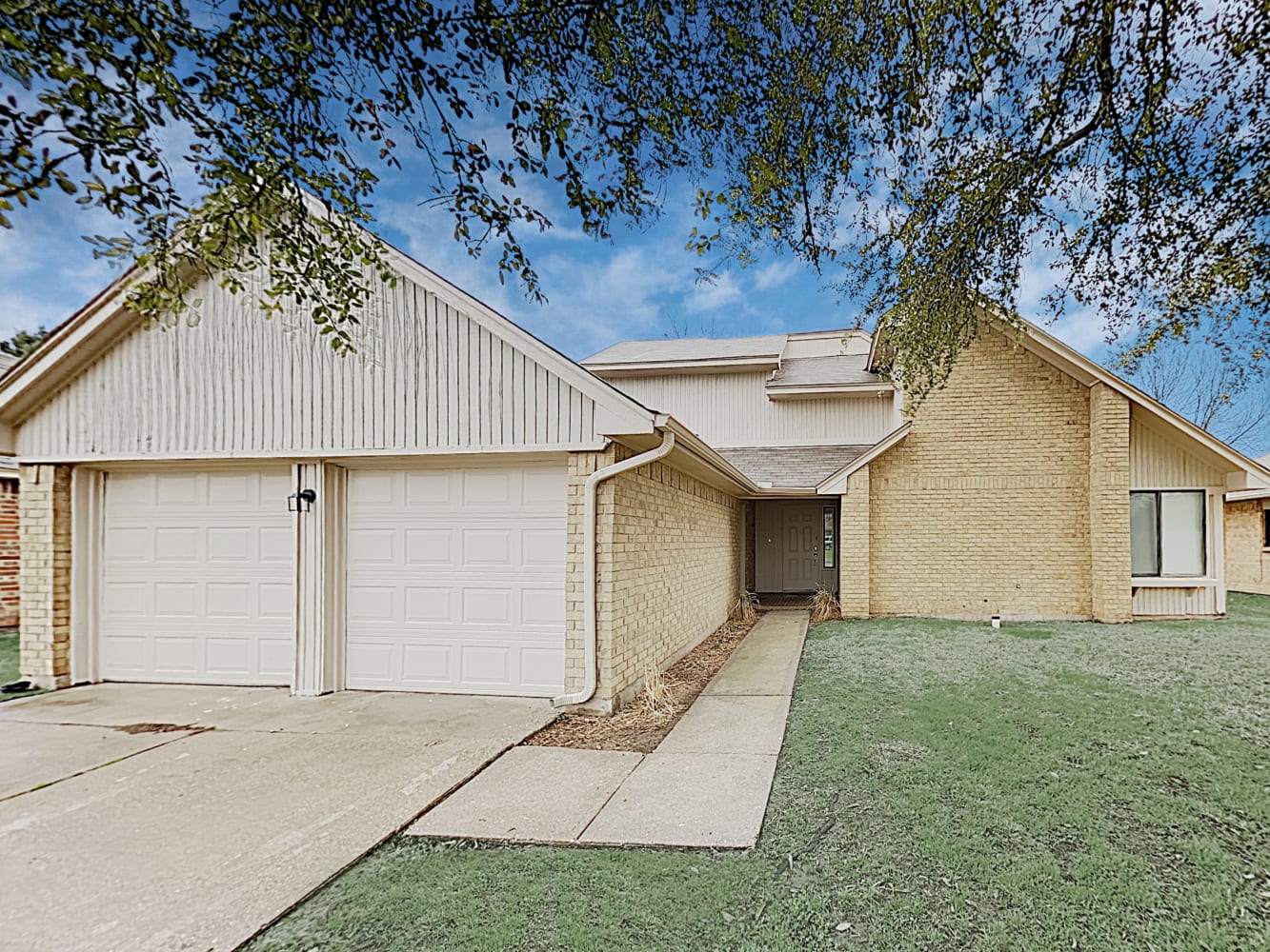 Front of 2414 Claremont Dr, Grand Prairie, TX