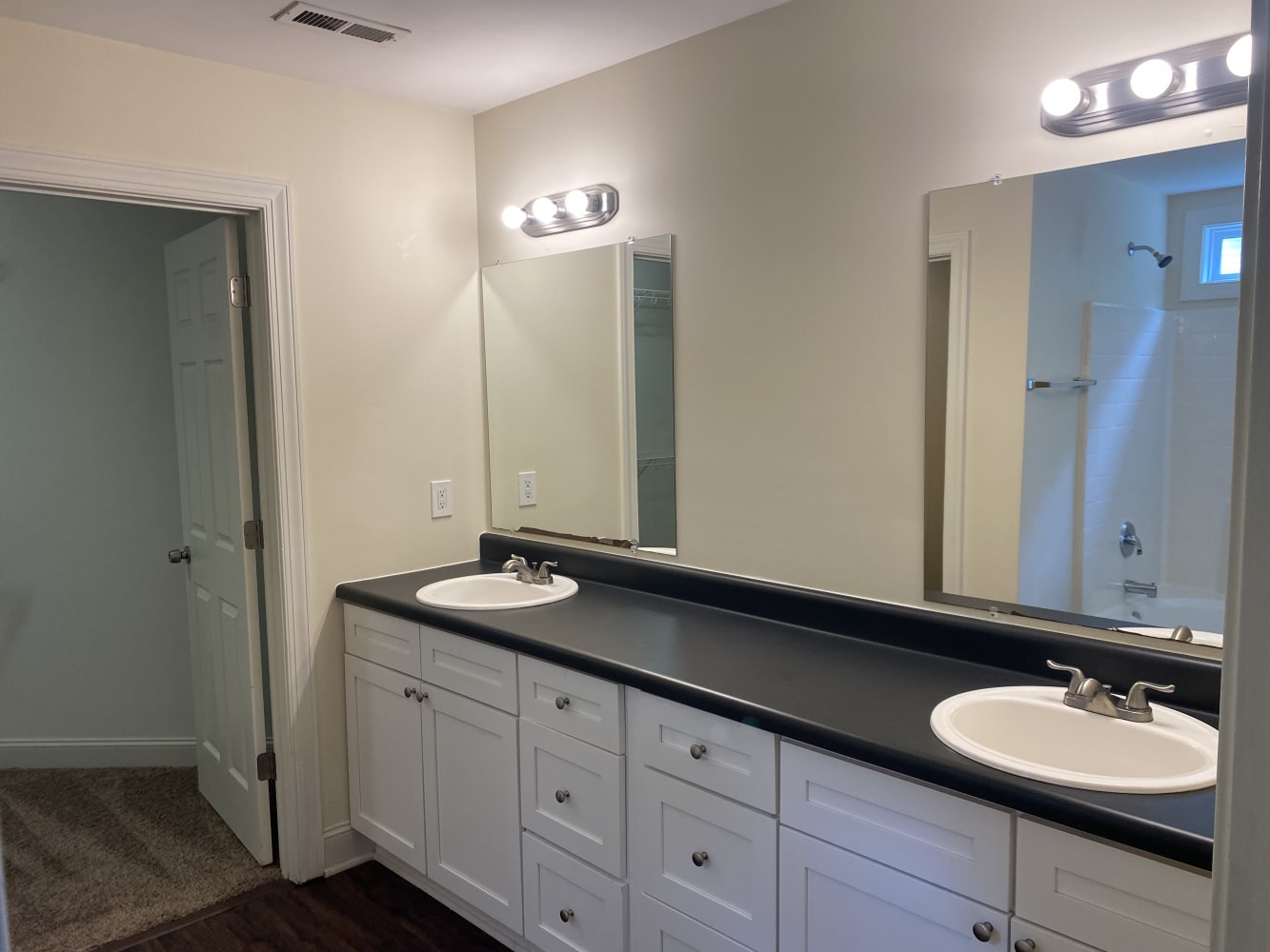 2420 Laura Dr, Charlotte photo 14