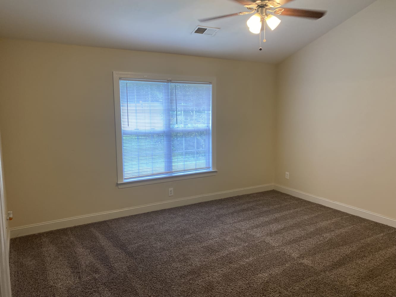 2420 Laura Dr, Charlotte photo 7