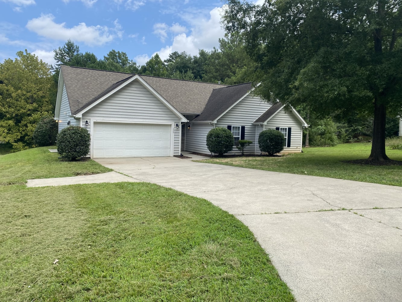 2420 Laura Dr, Charlotte photo 1
