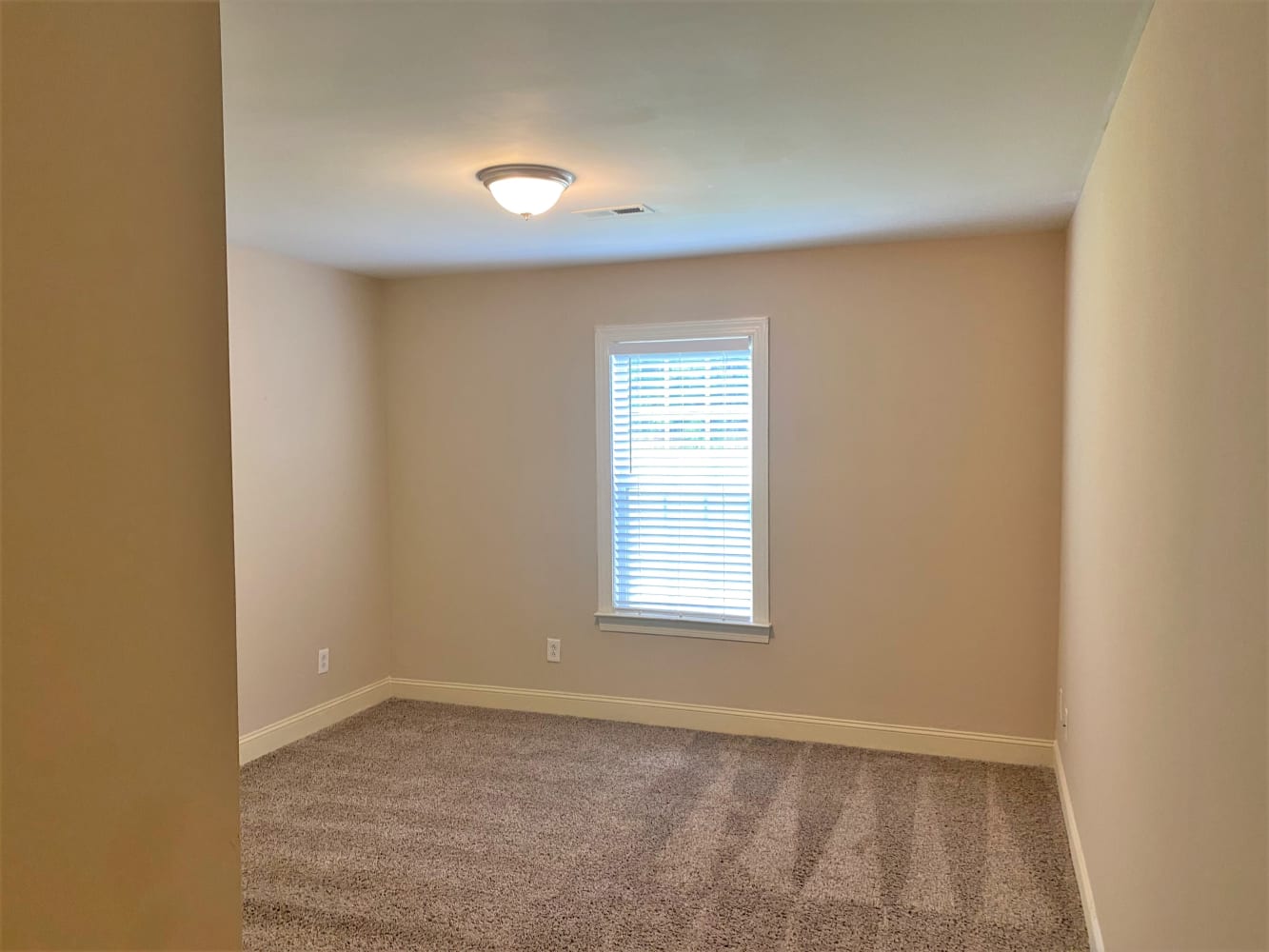 2420 Laura Dr, Charlotte photo 9