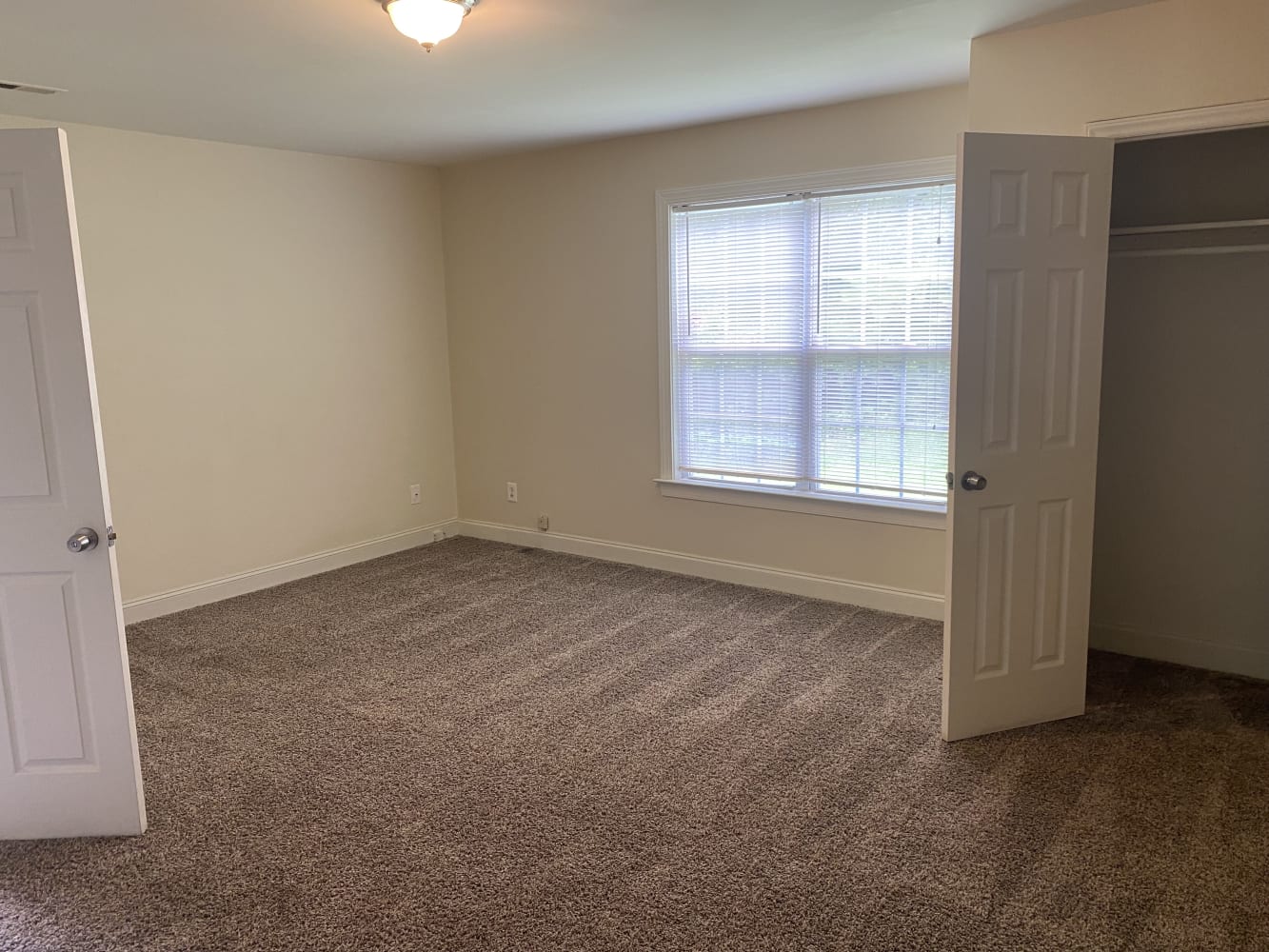 2420 Laura Dr, Charlotte photo 6