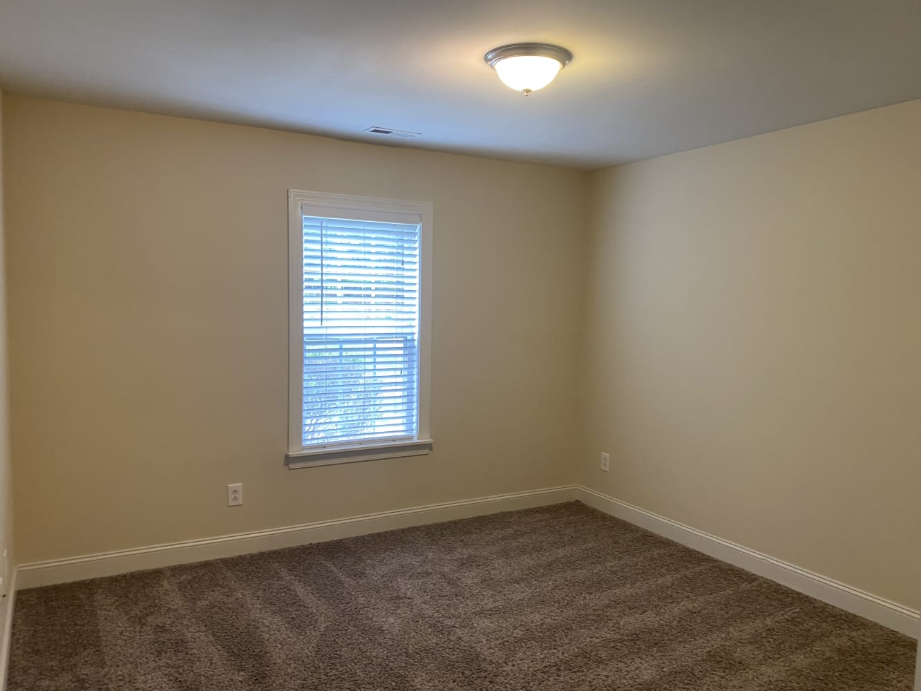 2420 Laura Dr, Charlotte photo 8