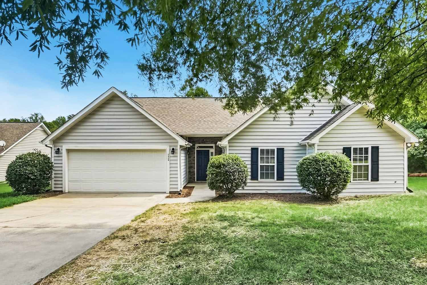 Front of 2420 Laura Dr, Charlotte, NC
