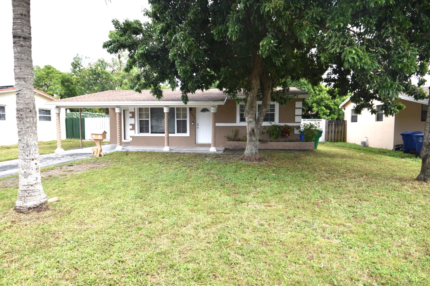 Front of 2421 Largo Dr, Miramar, FL