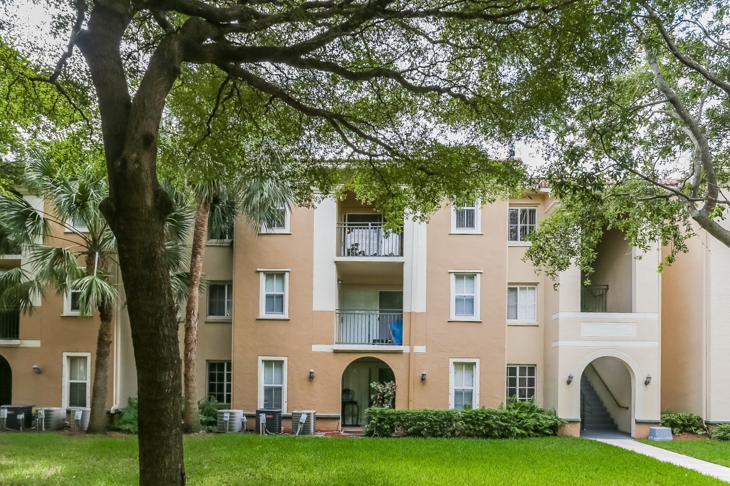 Front of 2427 Centergate Dr, Miramar, FL