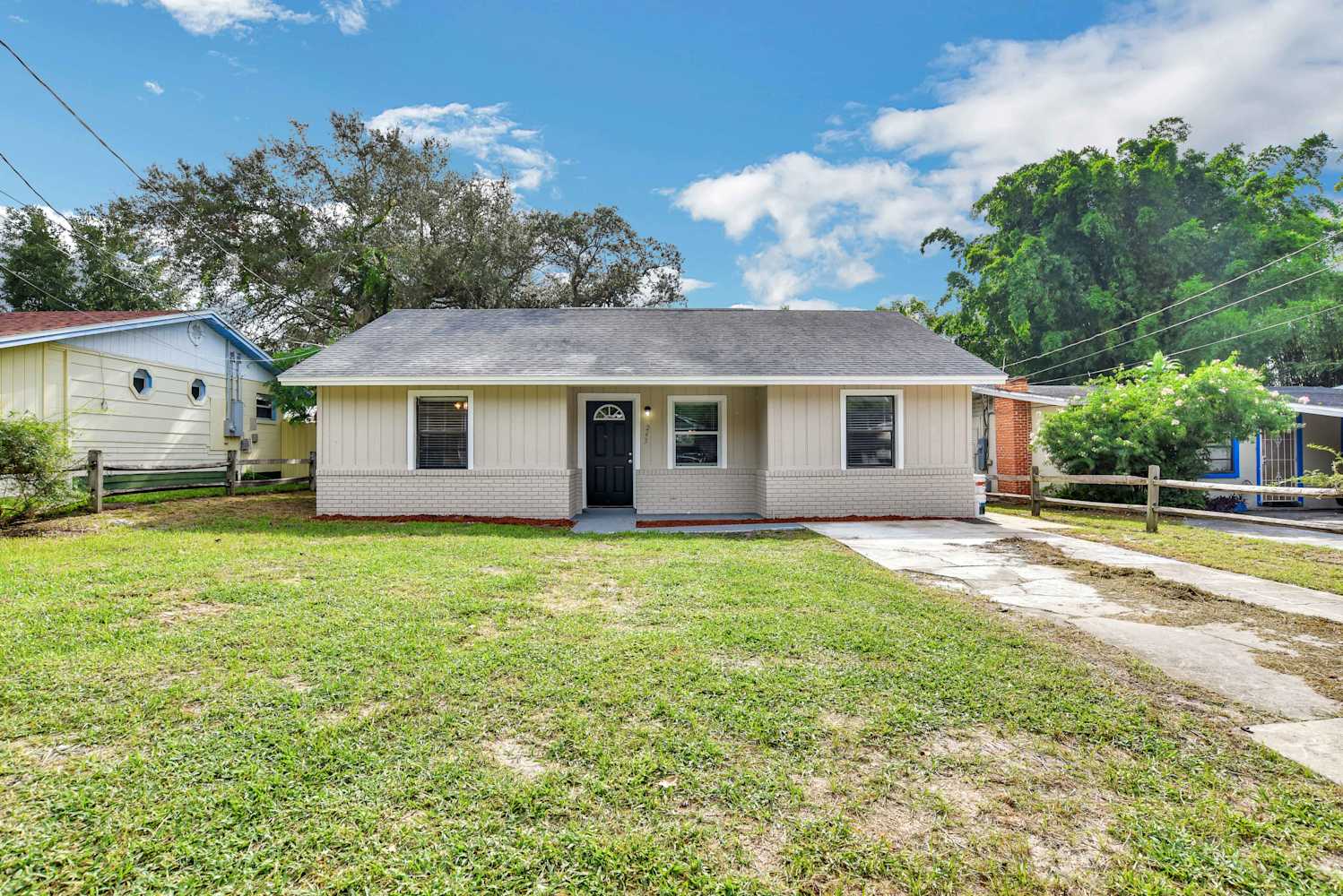 Front of 243 Crabtree Ave, Orlando, FL