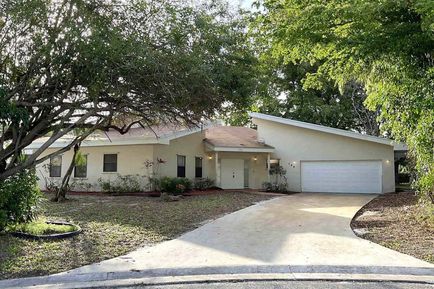 244 Natchez Ct, Royal Palm Beach photo 1