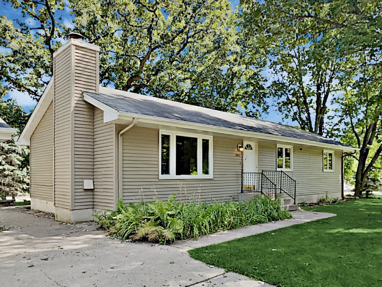 Front of 2443 Granada Ave N, Oakdale, MN