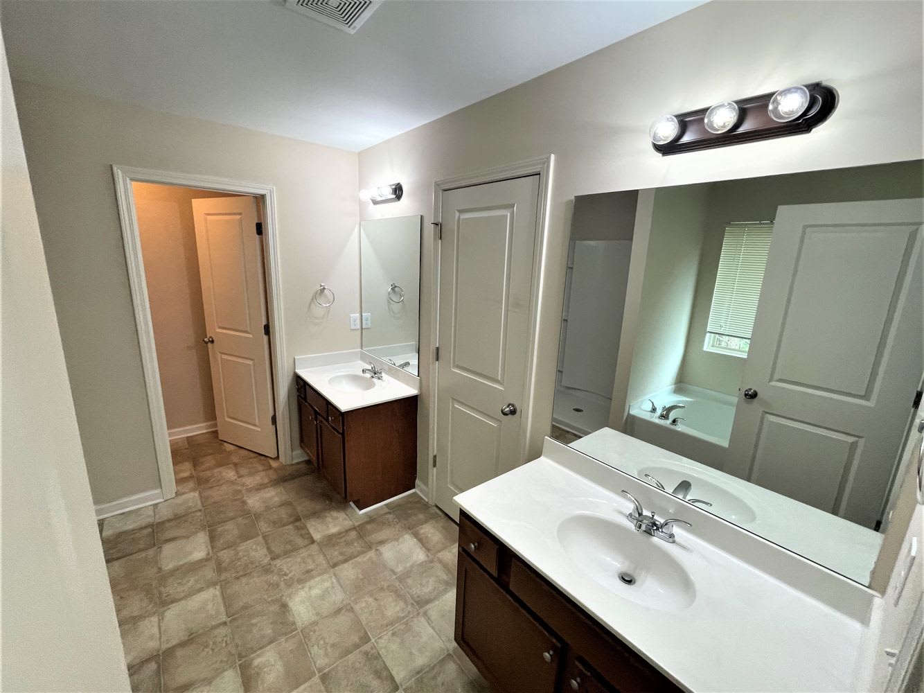 2445 Valley Creek Dr, Lithia Springs photo 13