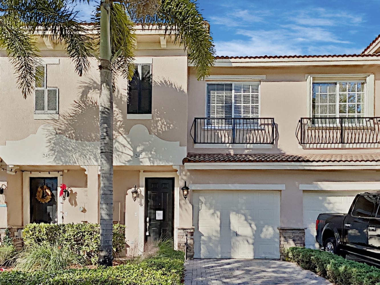 Front of 247 Las Brisas Cir, Sunrise, FL