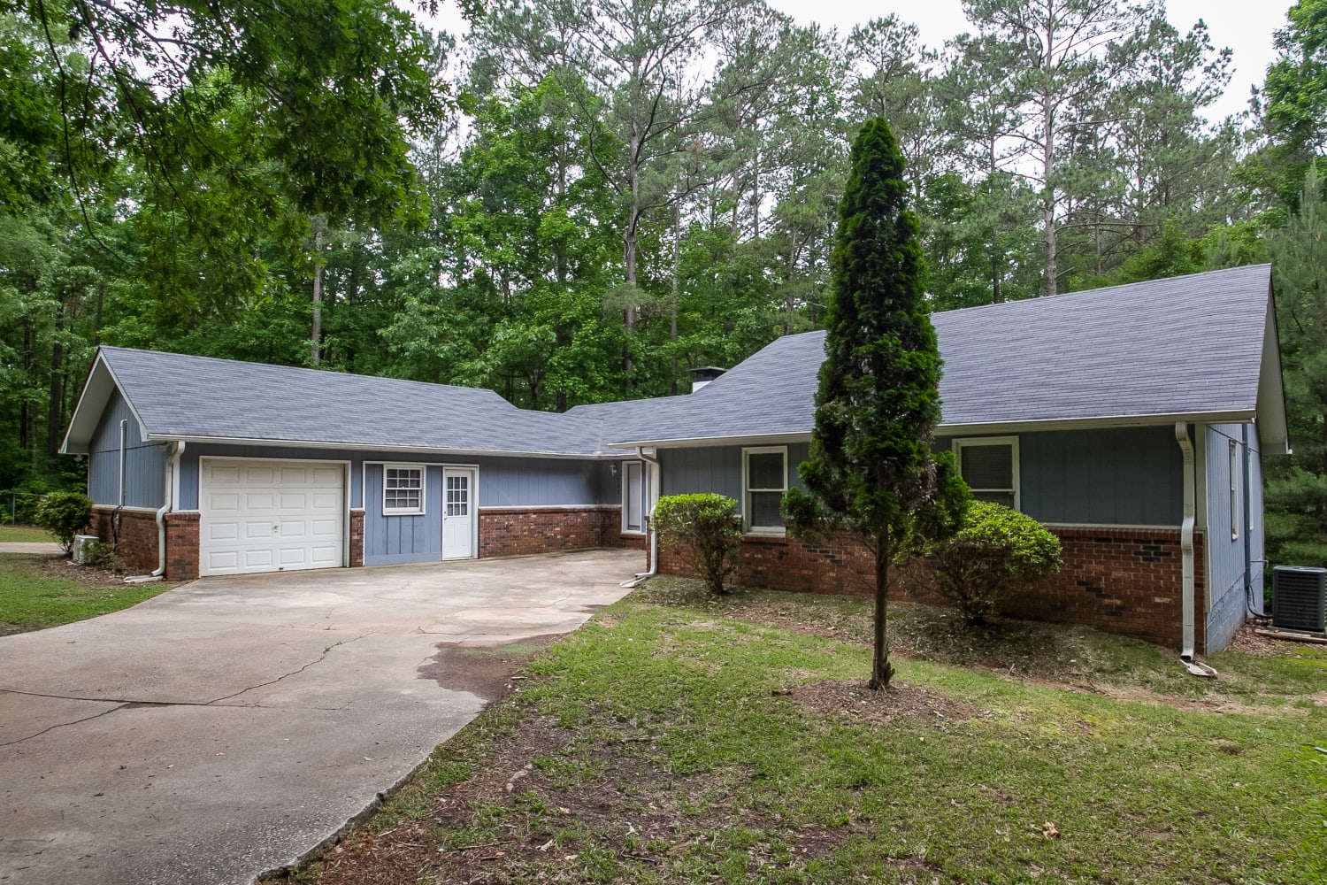 Front of 249 Busbin Rd, Fayetteville, GA