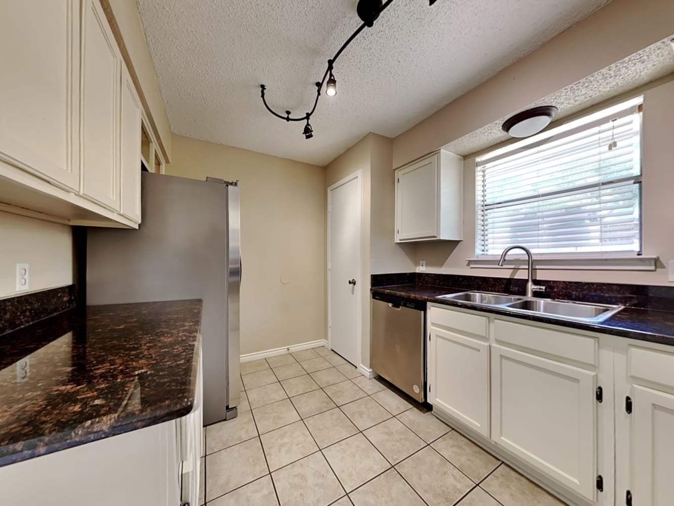 2512 Bayberry Ln, Euless photo 6