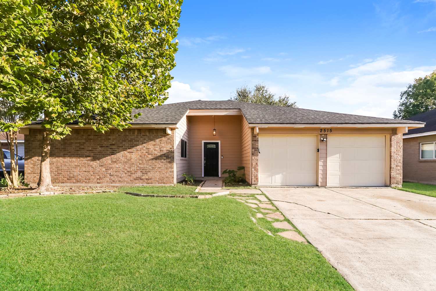 Front of 2515 General Colony Dr, Friendswood, TX