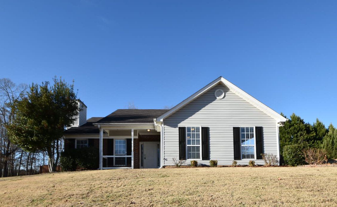 Front of 2548 Oak Valley Ln, Dacula, GA
