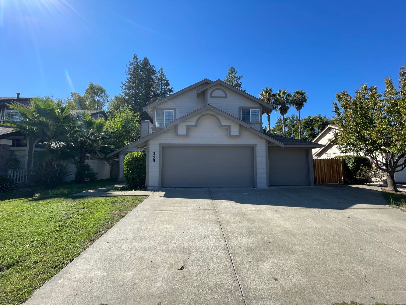Front of 255 Ahern Ln, Dixon, CA