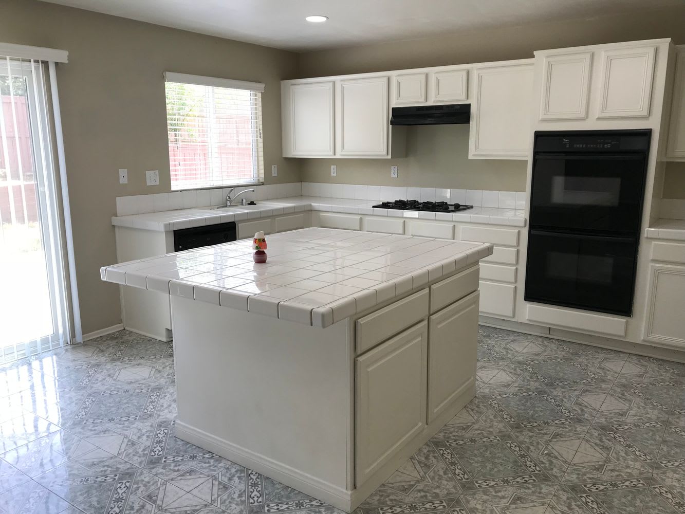 25957 Avenida Espaldar, Moreno Valley photo 8