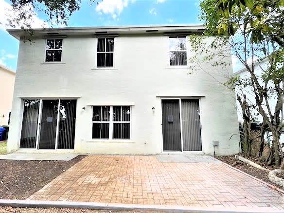 260 NW 207th Way, Pembroke Pines photo 15