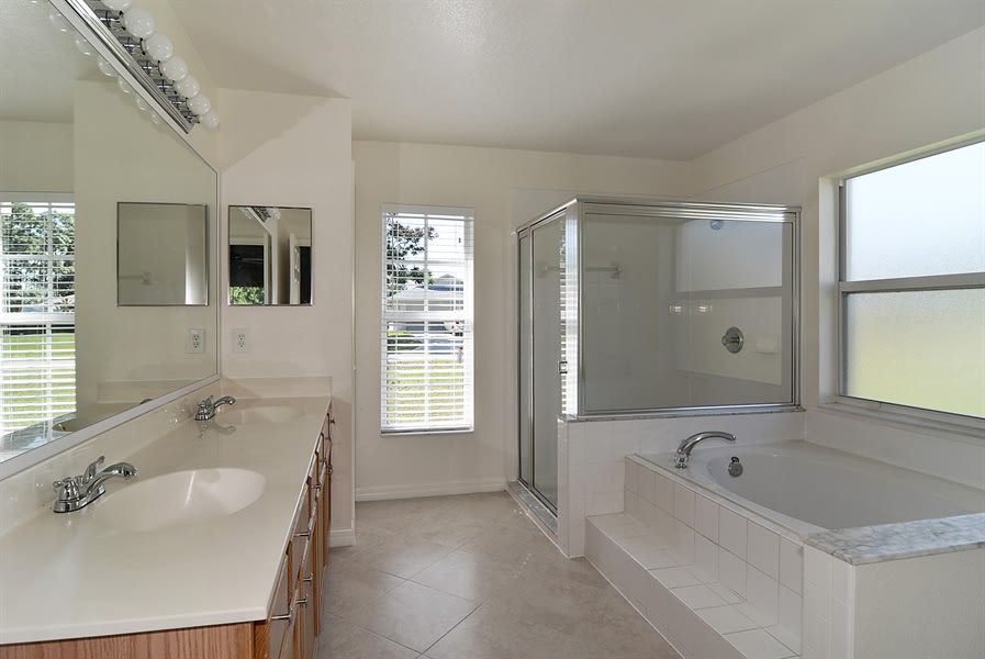 261 NE Granduer Ave, Port Saint Lucie photo 13
