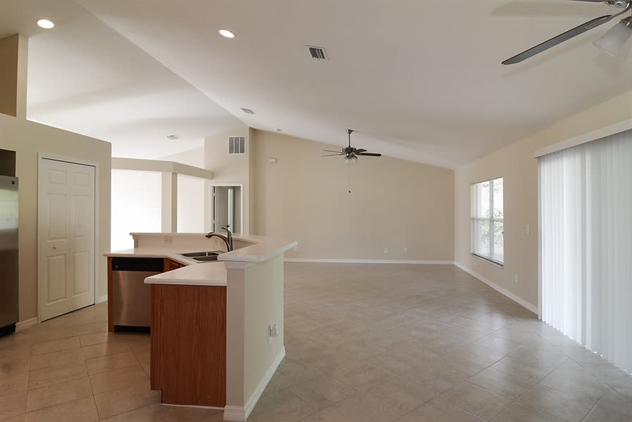 261 NE Granduer Ave, Port Saint Lucie photo 6