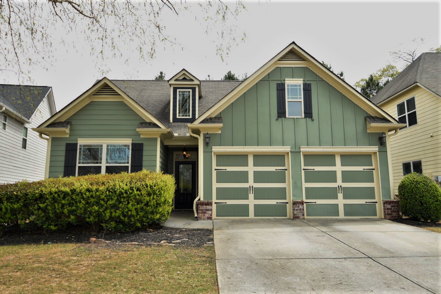Front of 261 Royal Crescent Ter, Canton, GA
