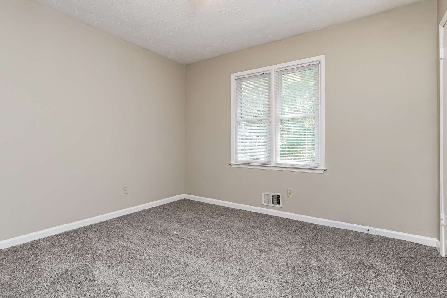 2653 Laurel View Dr, Snellville photo 11