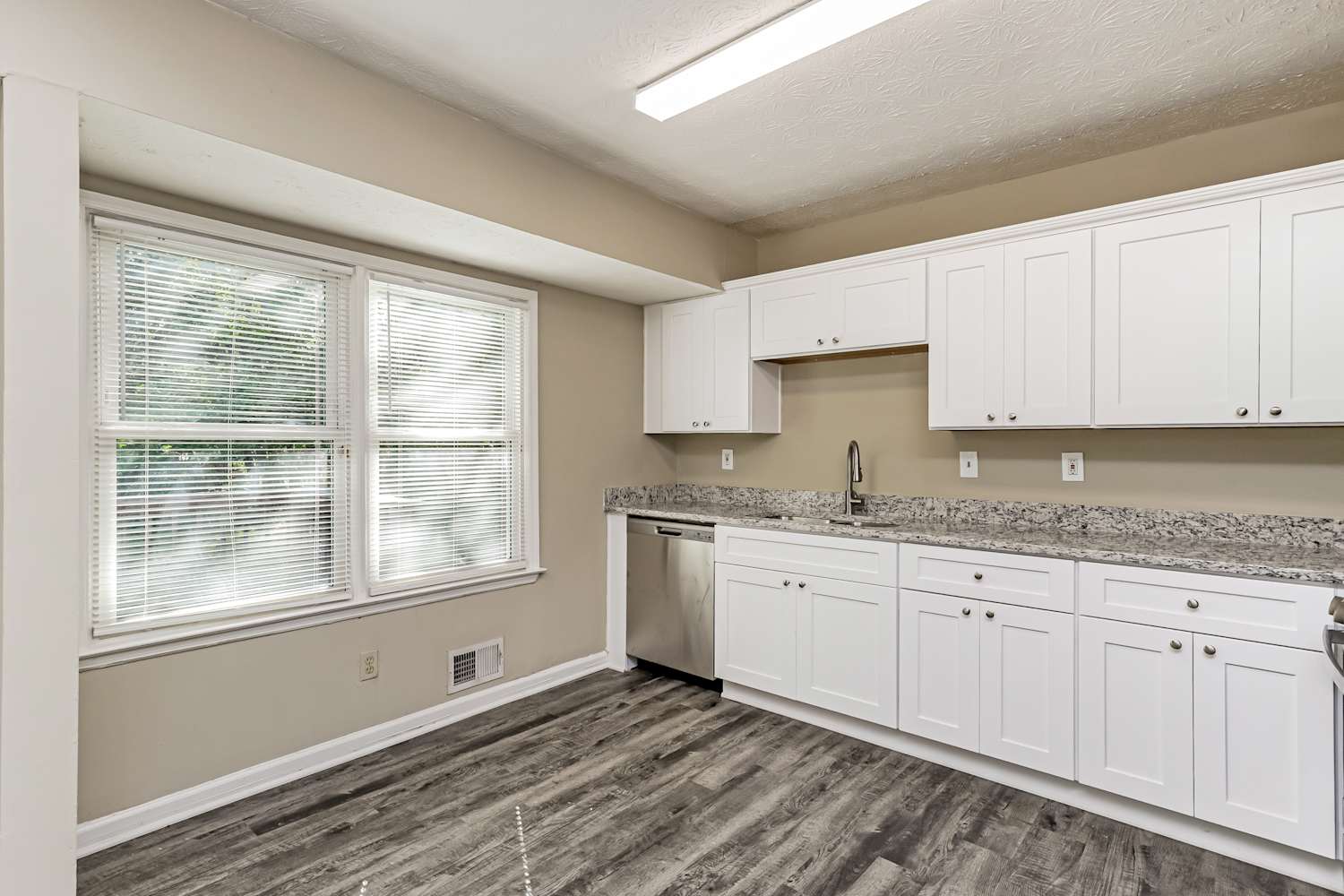 2653 Laurel View Dr, Snellville photo 8