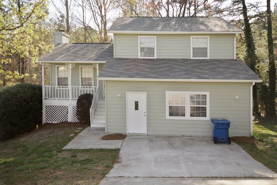 Front of 2665 Wildflower Ln, Snellville, GA