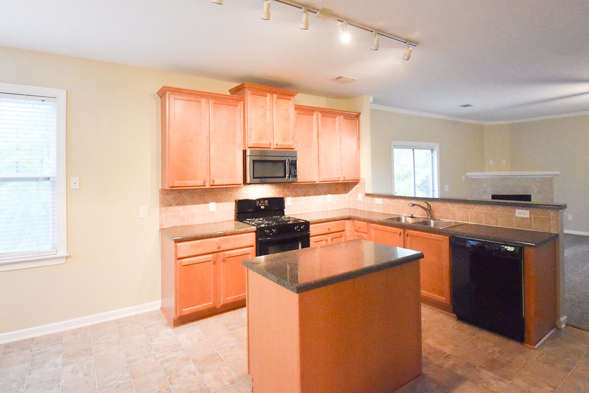 2716 Sandalwood Cir, Locust Grove photo 6