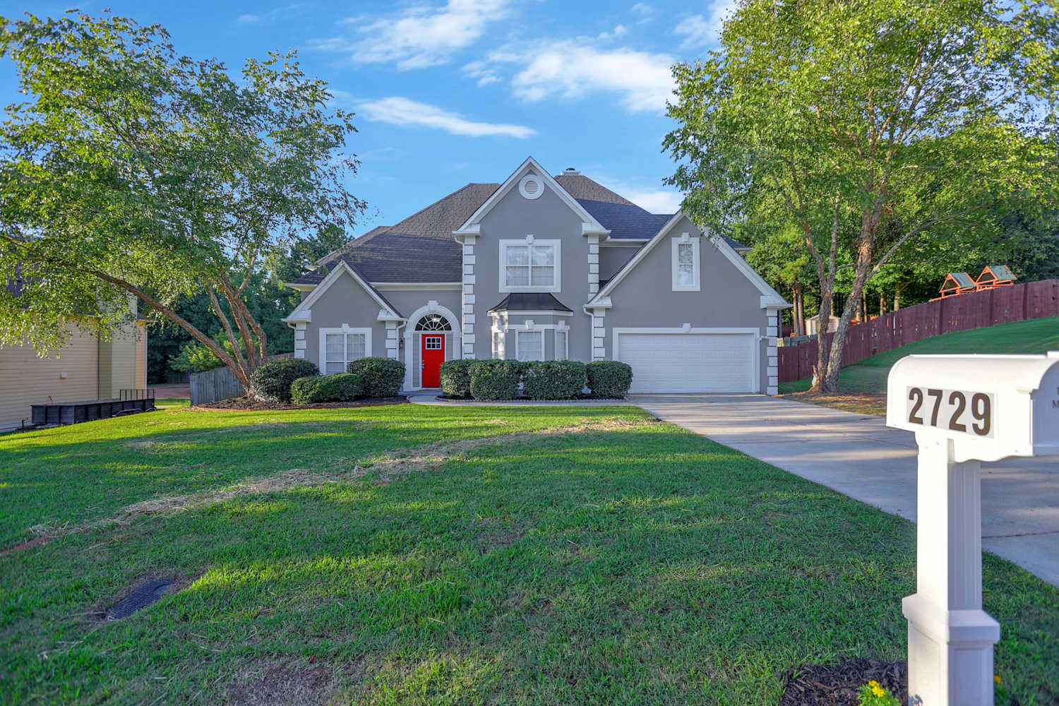 Front of 2729 Autumn Lake Ln, Decatur, GA