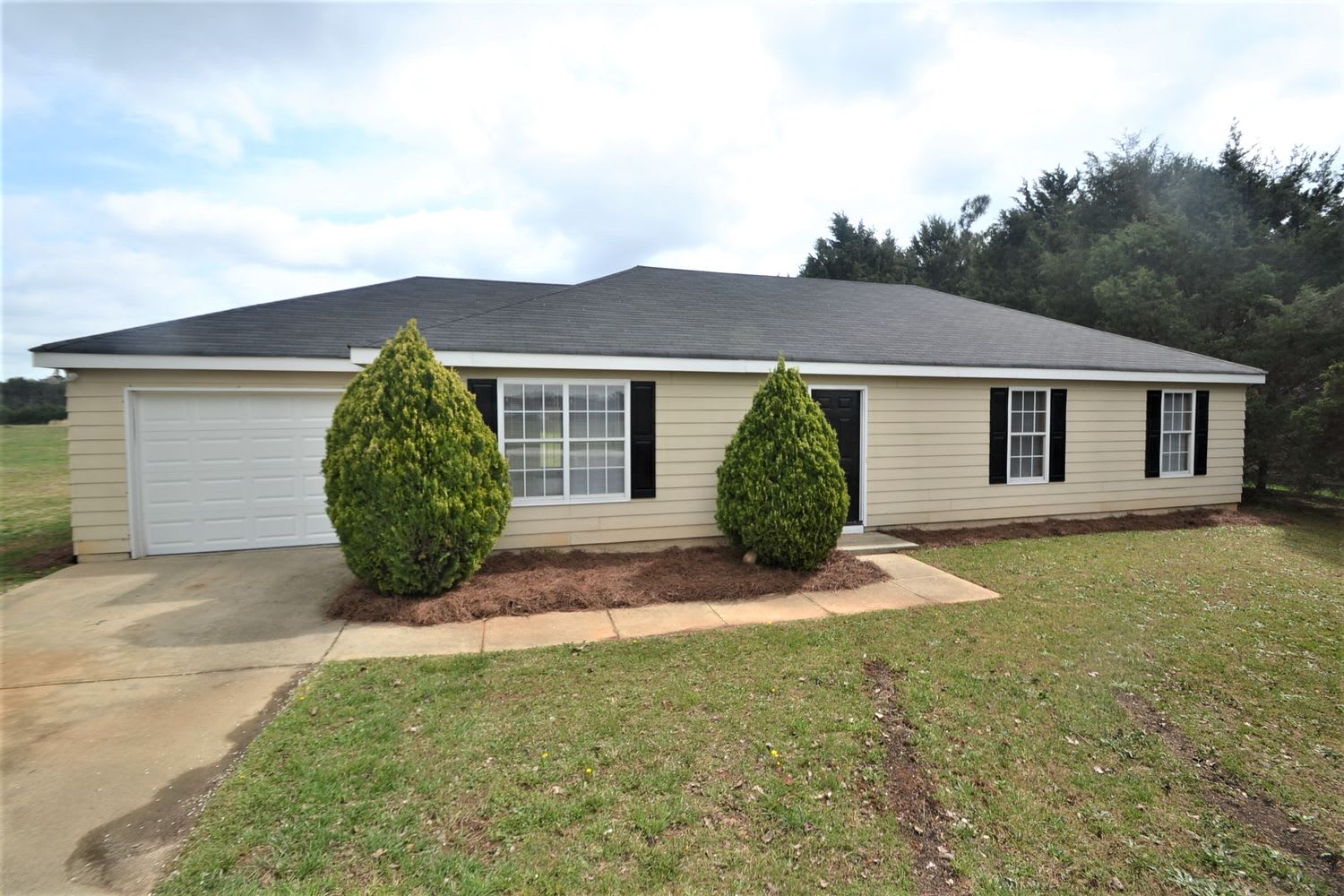 2740 Moon Rd, Loganville photo 1