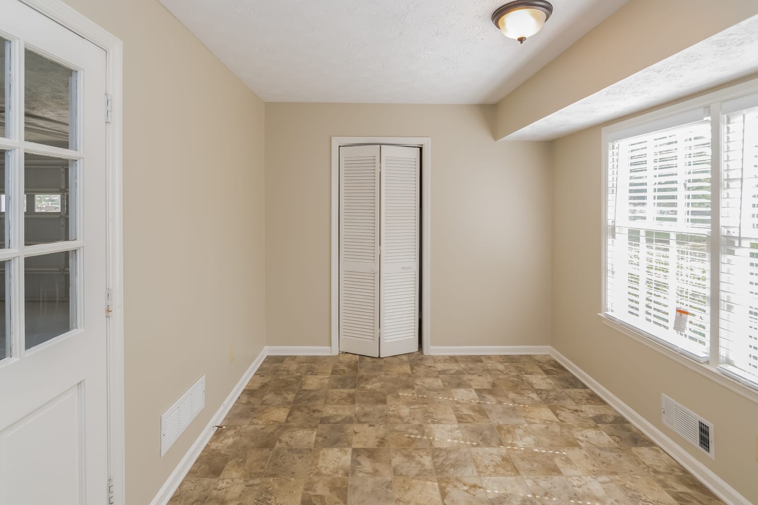 2764 Michelle Cir, Dacula photo 8