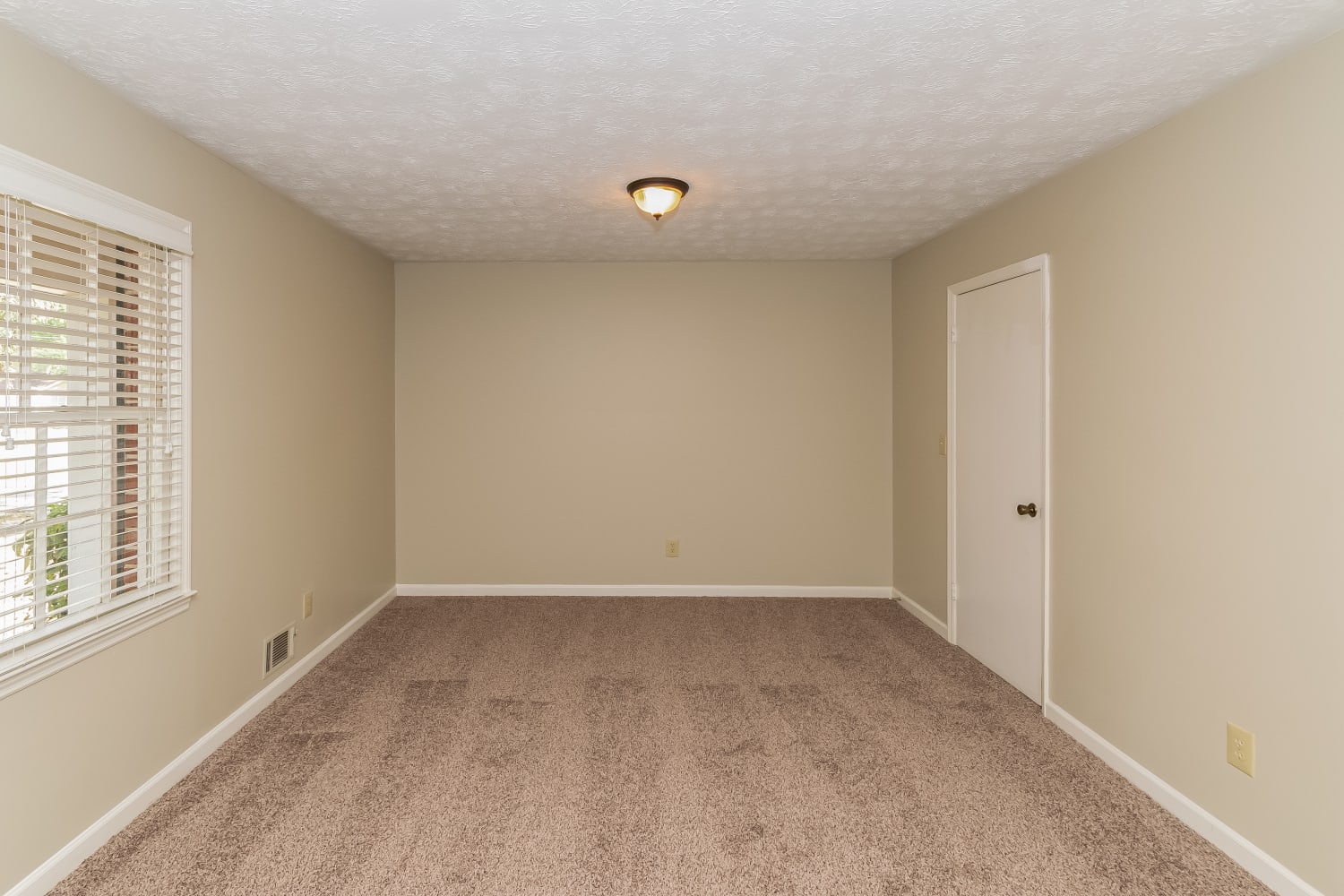 2764 Michelle Cir, Dacula photo 9