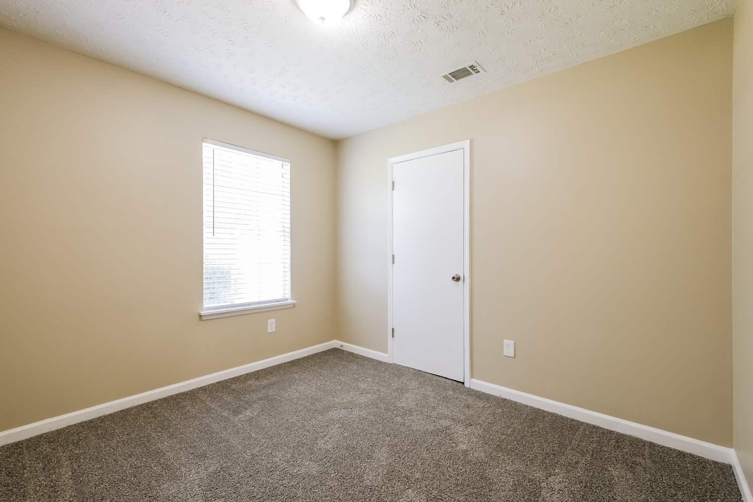2805 Wildflower Ln, Snellville photo 12
