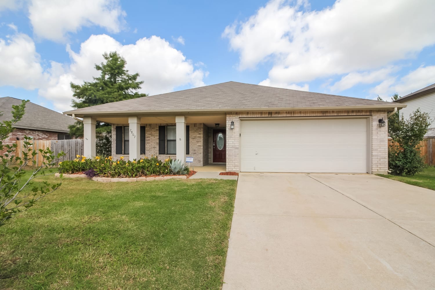 Front of 2807 Custer Dr, Corinth, TX