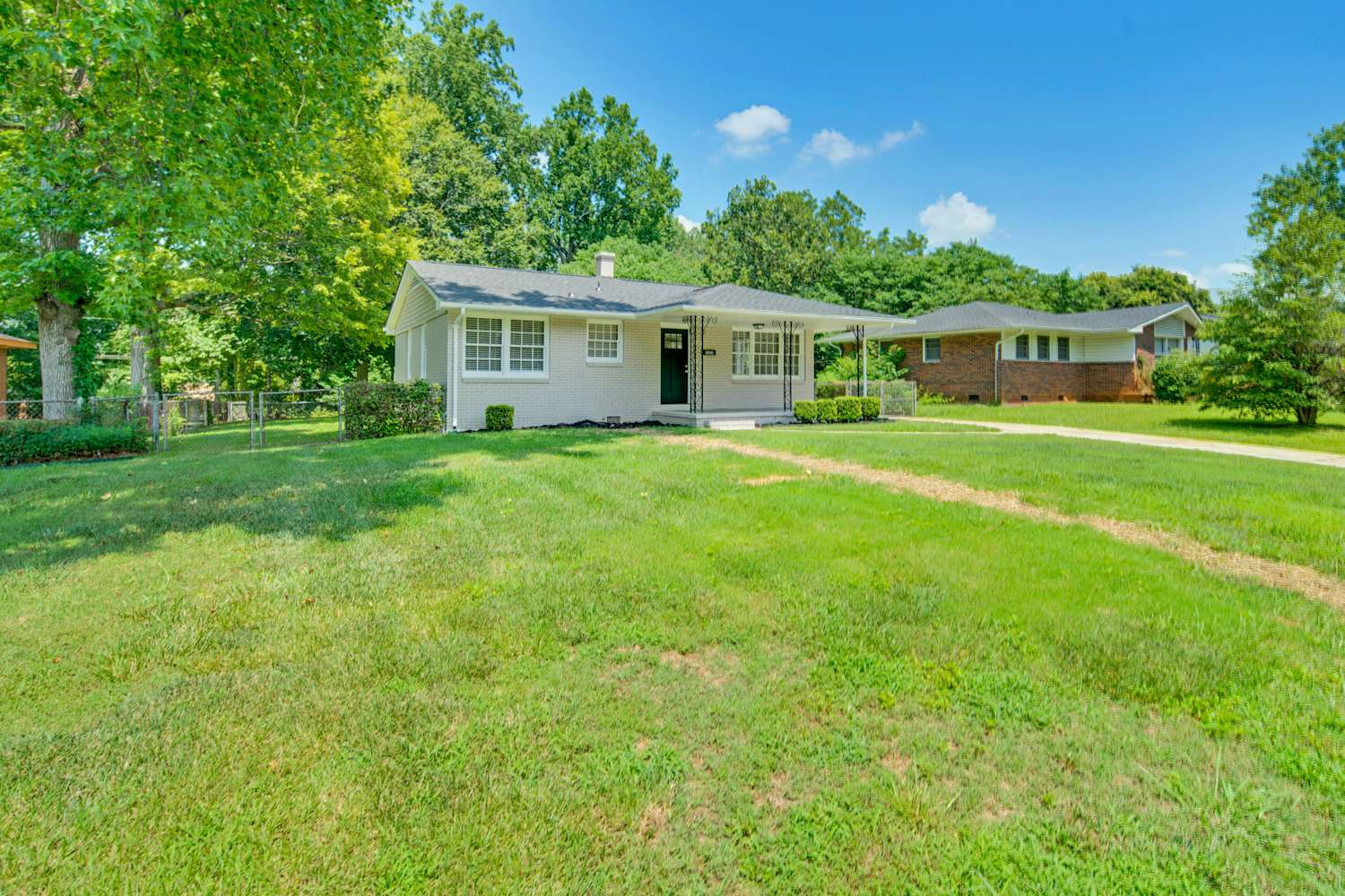 Front of 2828 Burbank Dr, Charlotte, NC