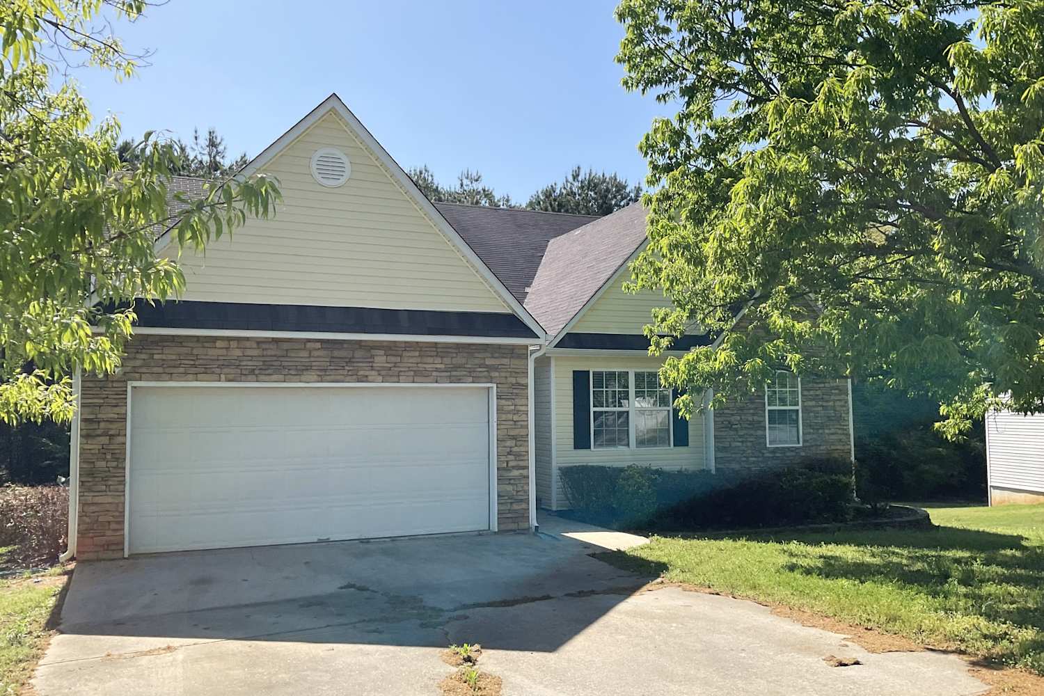 Front of 286 Rockingham Dr, Loganville, GA