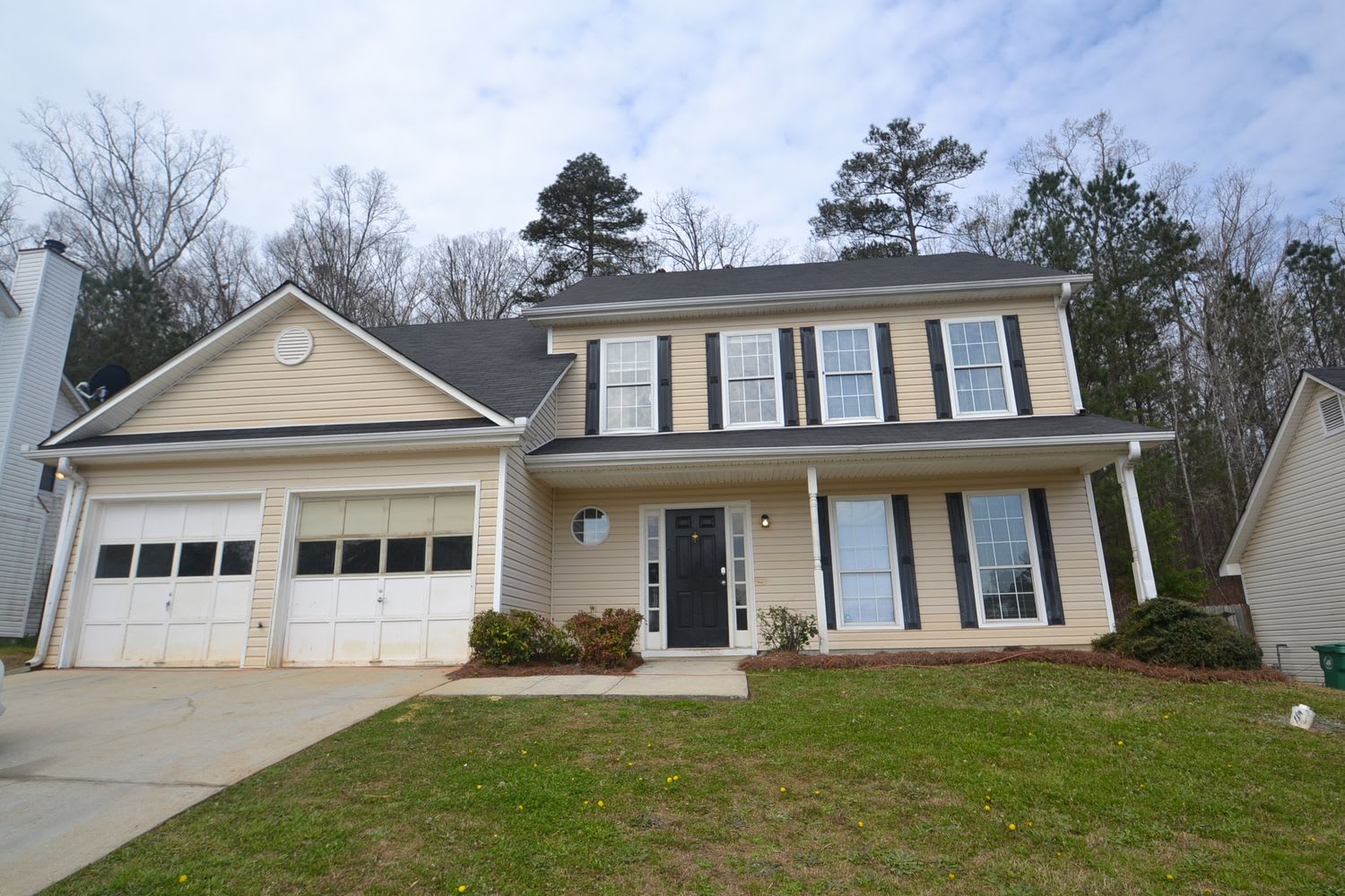 Front of 2882 River Ridge Hl, Decatur, GA