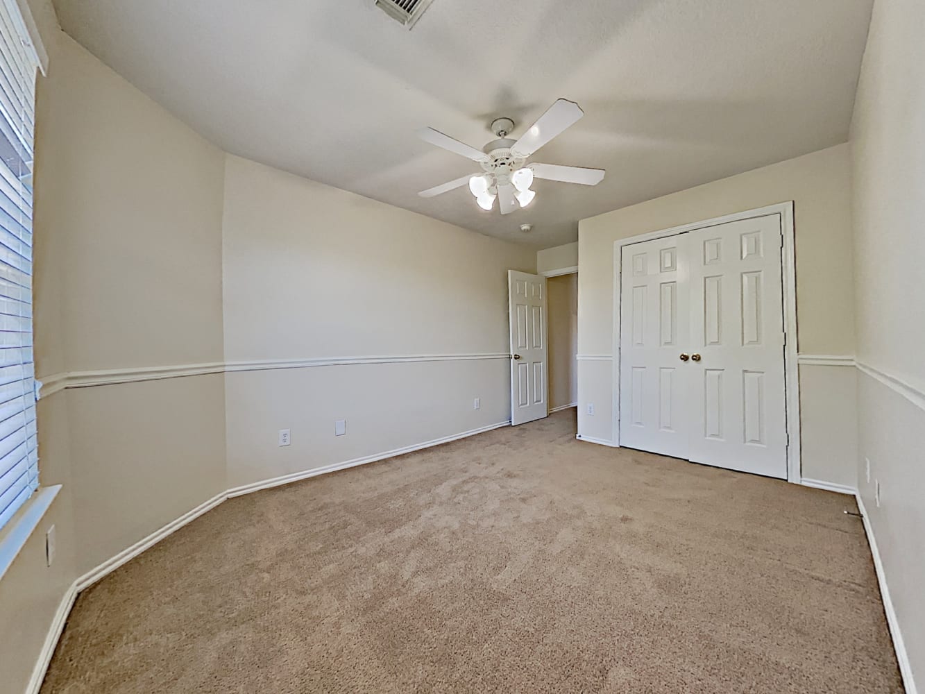 2883 Diamond Bay Dr, Dickinson photo 15