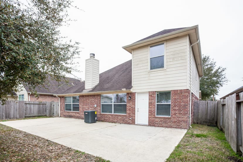 2883 Diamond Bay Dr, Dickinson photo 18