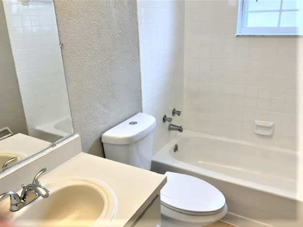 2907 Juniper Dr, Edgewater photo 9
