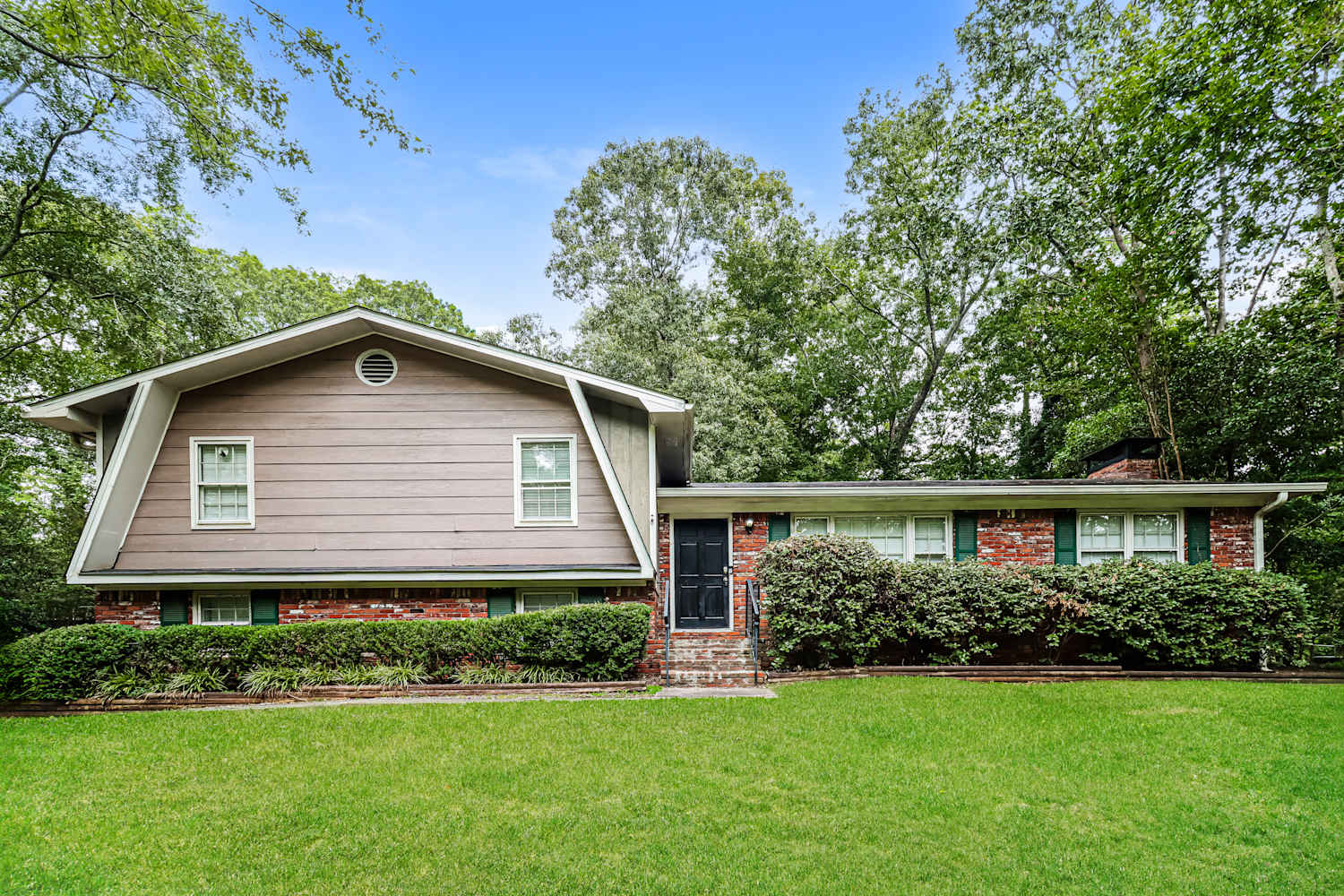 Front of 2932 Karen Ln, Marietta, GA