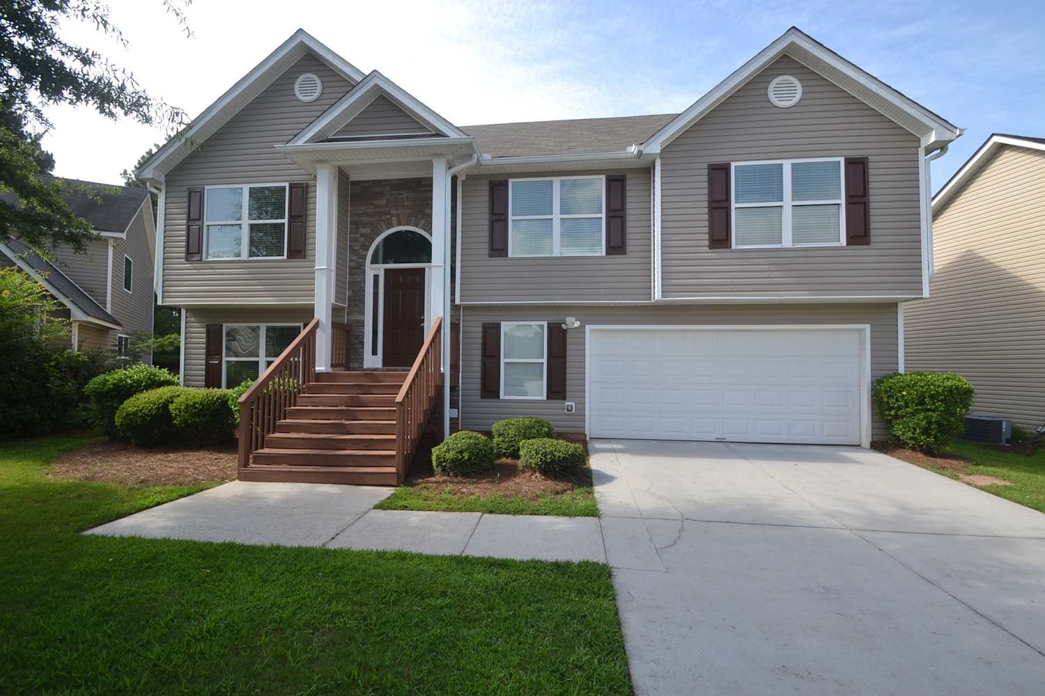 2959 Meadow Point Dr, Snellville photo 1