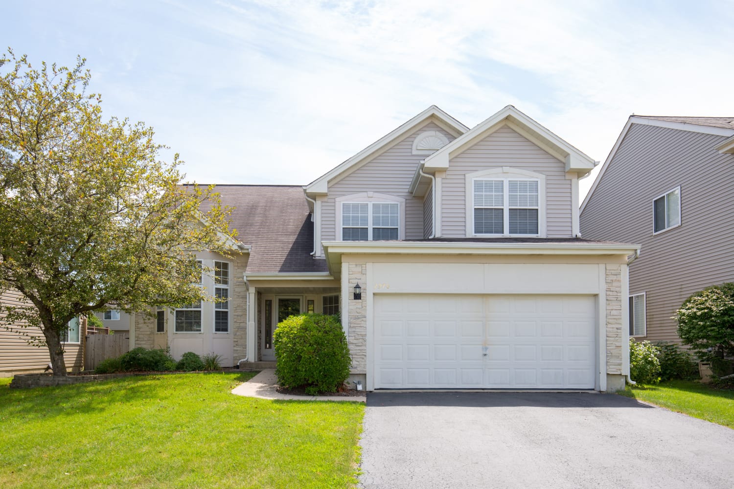 Front of 2970 Hillsboro Ln, Lake in the Hills, IL