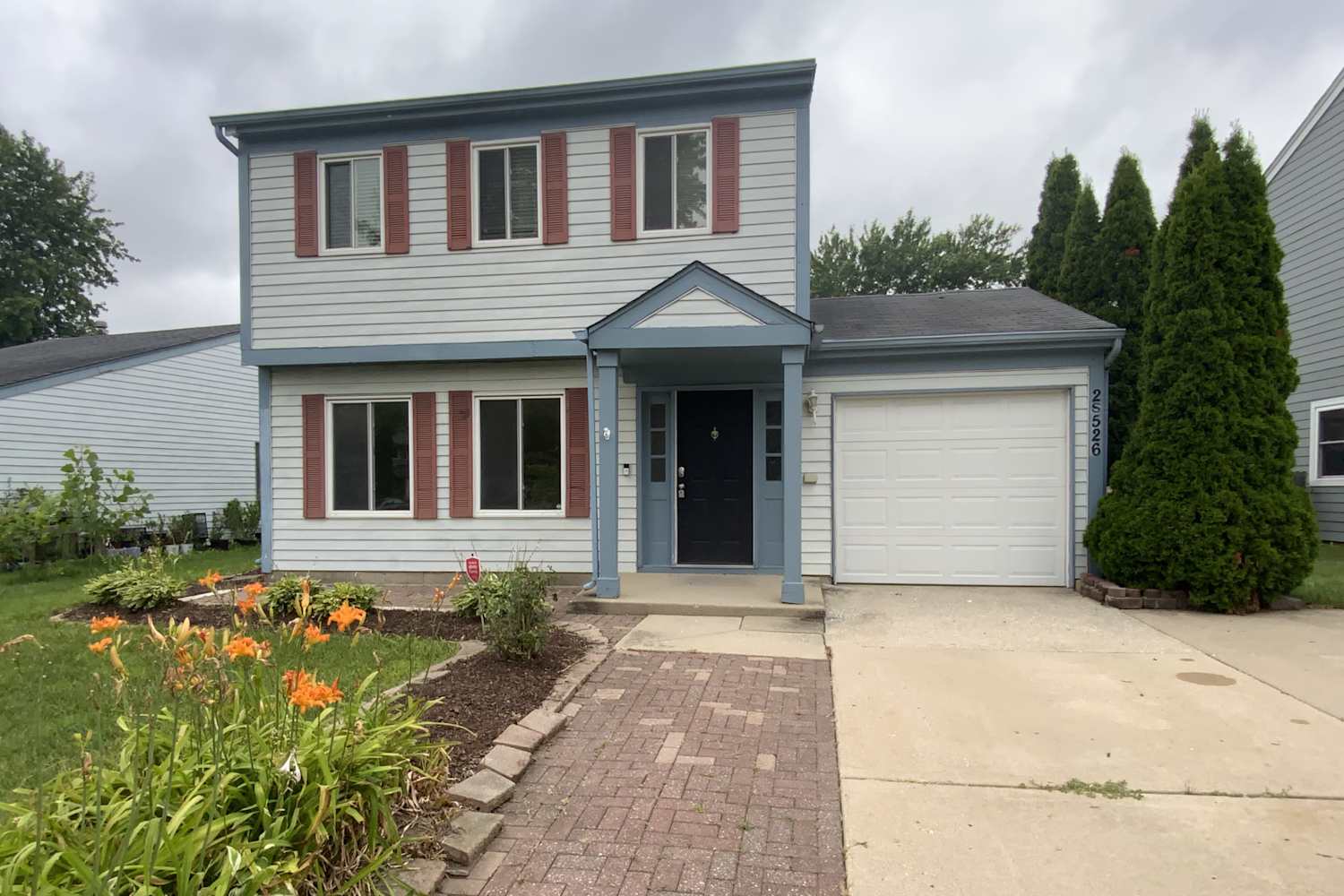 Front of 2s526 Cynthia Dr, Warrenville, IL