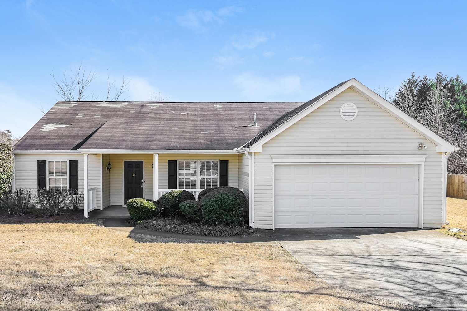 Front of 304 Springmoor Ln, Loganville, GA