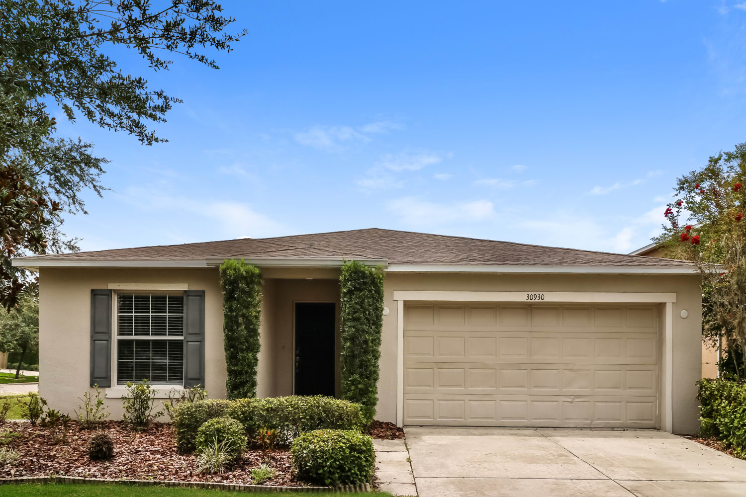 Front of 30930 Sonnet Glen Dr, Wesley Chapel, FL
