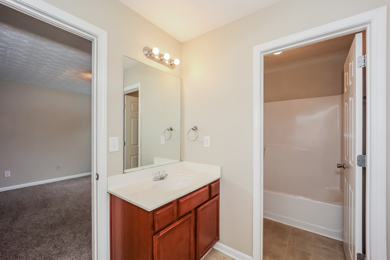 3099 Meadow Point Dr, Snellville photo 16